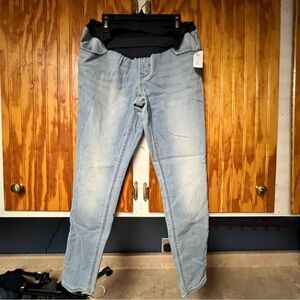 Womens NWT Old navy maternity jeans size 4 short